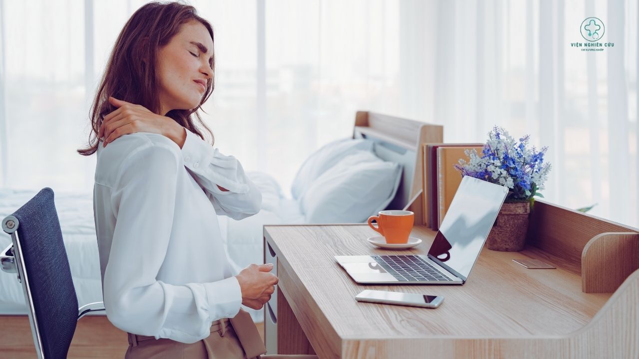 Đau cổ vai gáy là do đâu? Biện pháp điệu trị nào hiệu quả? Đau cổ vai gáy là do đâu? Biện pháp điệu trị nào hiệu quả?