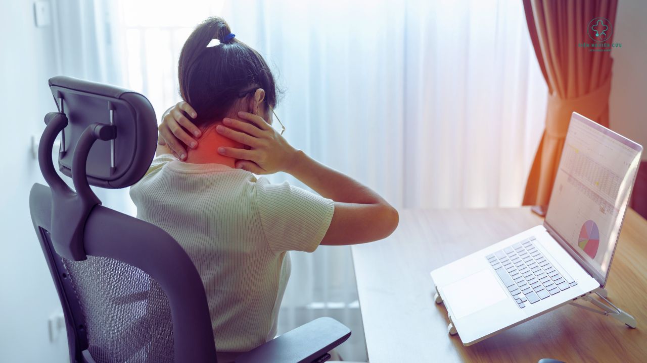 Triệu chứng thường gặp của đau cổ vai gáy Triệu chứng thường gặp của đau cổ vai gáy