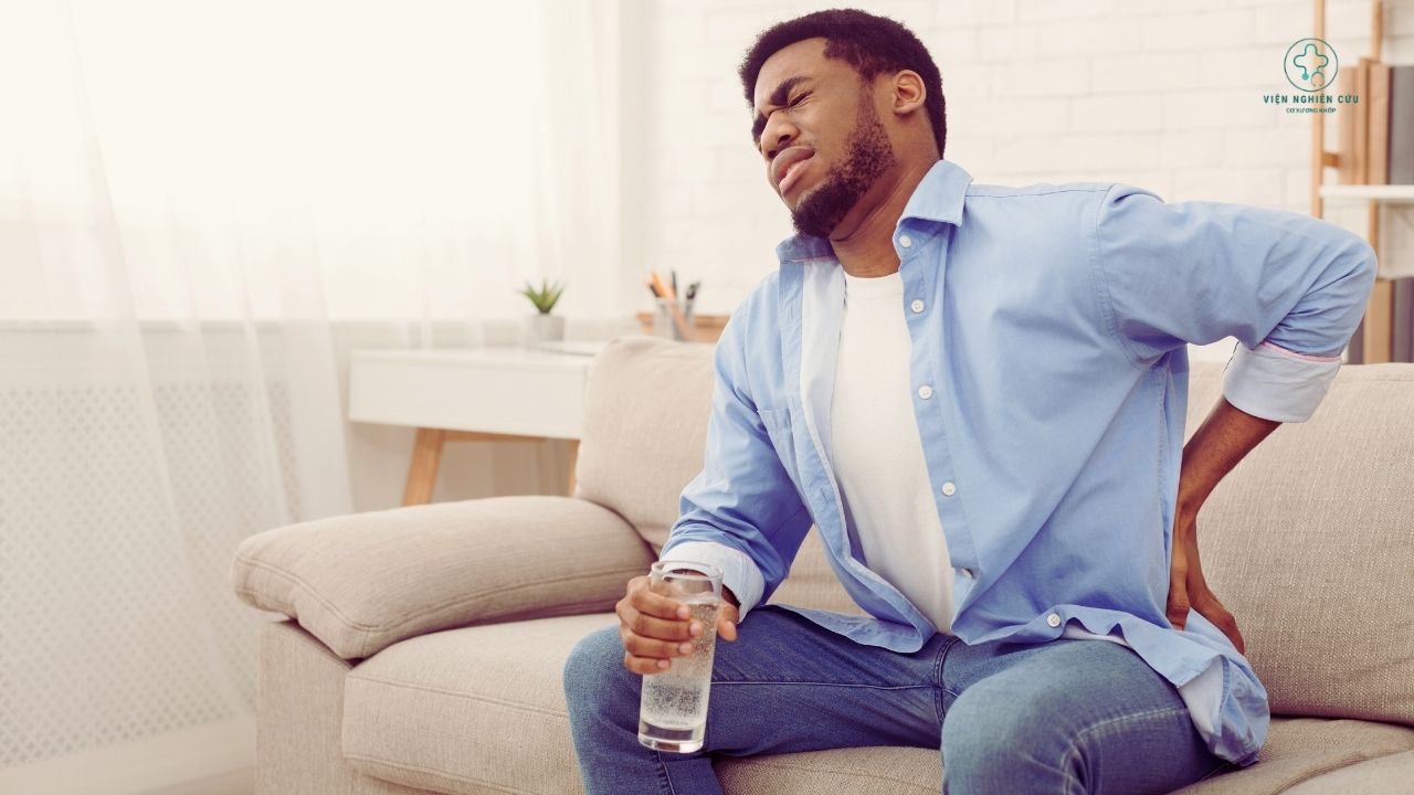Cách khắc phục đau lưng khi ngồi lâu